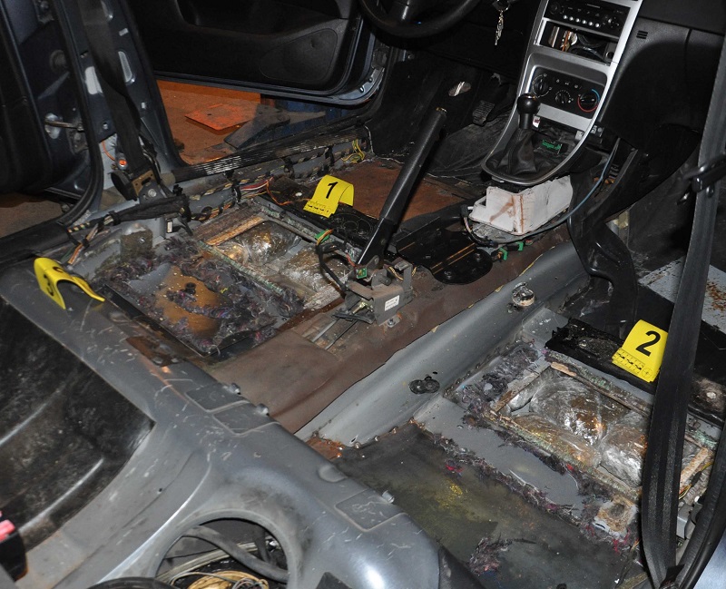 ЗАПЛЕНА 35 КГ ДРОГЕ: Ухапшени дилери